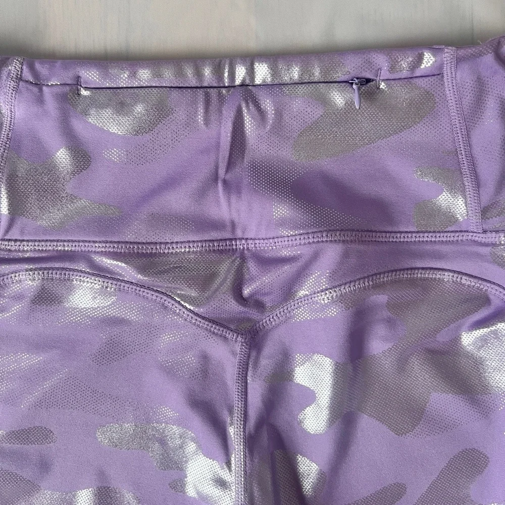 Refuge Lavender camo leggings metallic shiny back zip pocket Junior girl's  L